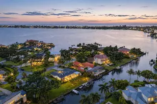 1761 Sandalwood Dr, Sarasota, FL 34231 - Photo 1