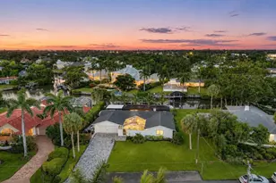 1761 Sandalwood Dr, Sarasota, FL 34231 - Photo 3