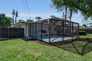 2769 Wisteria Pl, Sarasota, FL 34239 - Photo 9