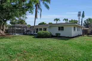 2769 Wisteria Pl, Sarasota, FL 34239 - Photo 11