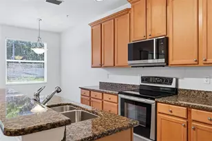 3717 Parkridge Cir, Sarasota, FL 34243 - Photo 23
