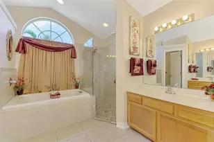 3911 77th Pl E, Sarasota, FL 34243 - Photo 19