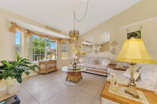 3911 77th Pl E, Sarasota, FL 34243 - Photo 5