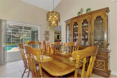 3911 77th Place E, Sarasota, FL 34243 - Photo 7