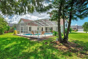 3911 77th Pl E, Sarasota, FL 34243 - Photo 35