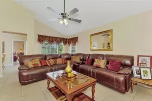 3911 77th Pl E, Sarasota, FL 34243 - Photo 15