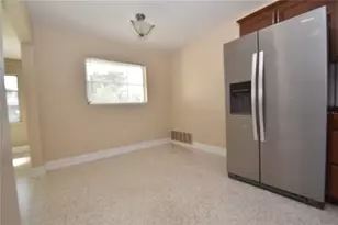 6611 Colonial Dr, Sarasota, FL 34231 - Photo 5