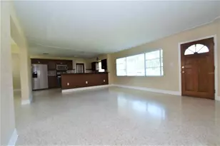 6611 Colonial Dr, Sarasota, FL 34231 - Photo 7