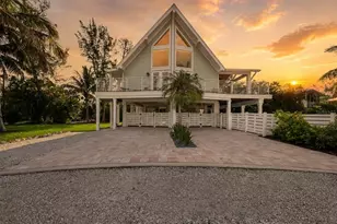 315 Hammock Cir, Anna Maria, FL 34216 - Photo 3