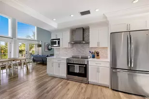 315 Hammock Cir, Anna Maria, FL 34216 - Photo 9