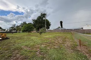 650 Hartford Dr NW, Port Charlotte, FL 33952 - Photo 15