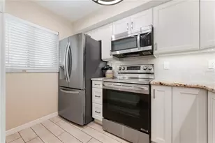 2756 Clubhouse Dr, Sarasota, FL 34232 - Photo 17