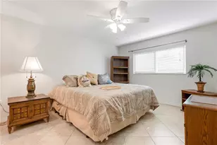 2756 Clubhouse Dr, Sarasota, FL 34232 - Photo 19