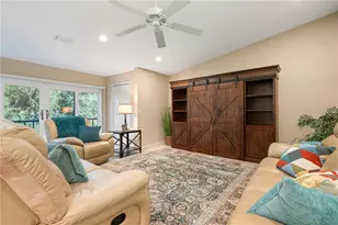 2756 Clubhouse Dr, Sarasota, FL 34232 - Photo 3