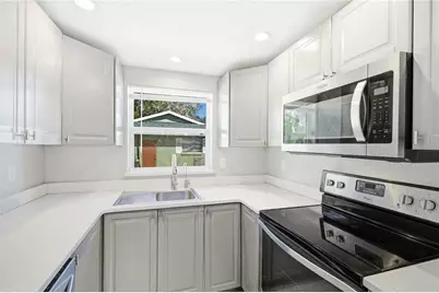 5320 Moeller Avenue, Sarasota, FL 34233 - Photo 7