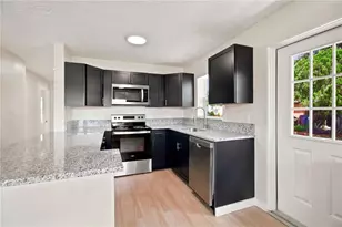 2057 Garden Pkwy, Bradenton, FL 34205 - Photo 9