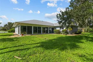 5717 Timberlake Cir, Sarasota, FL 34243 - Photo 9