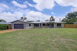 323 Suwanee Ave, Sarasota, FL 34243 - Photo 1