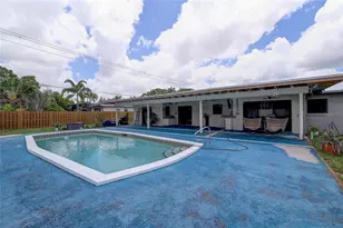 323 Suwanee Ave, Sarasota, FL 34243 - Photo 65