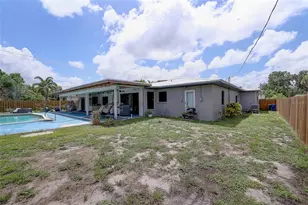 323 Suwanee Ave, Sarasota, FL 34243 - Photo 69