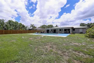 323 Suwanee Ave, Sarasota, FL 34243 - Photo 67