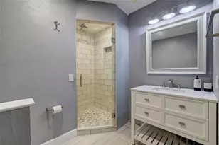 323 Suwanee Ave, Sarasota, FL 34243 - Photo 53
