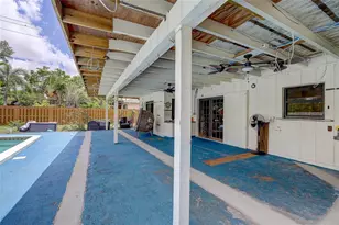 323 Suwanee Ave, Sarasota, FL 34243 - Photo 61