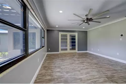 323 Suwanee Avenue, Sarasota, FL 34243 - Photo 7
