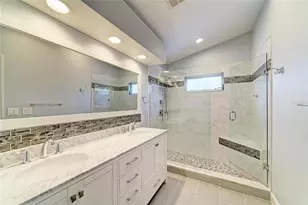 7488 Eleanor Cir, Sarasota, FL 34243 - Photo 37