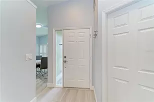 7488 Eleanor Cir, Sarasota, FL 34243 - Photo 5