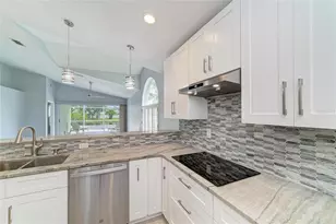 7488 Eleanor Cir, Sarasota, FL 34243 - Photo 19