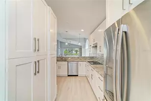 7488 Eleanor Cir, Sarasota, FL 34243 - Photo 21