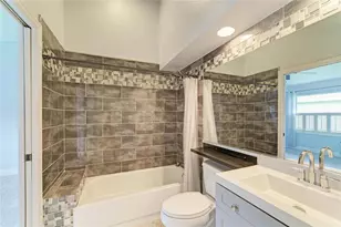 7488 Eleanor Cir, Sarasota, FL 34243 - Photo 41