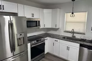 2404 52nd Ave Dr W, Bradenton, FL 34207 - Photo 5