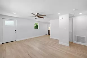 1802 Robinhood St, Sarasota, FL 34231 - Photo 5