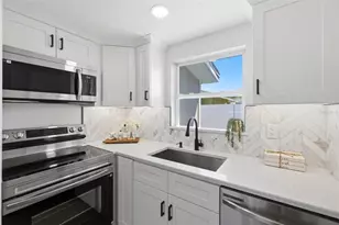 1802 Robinhood St, Sarasota, FL 34231 - Photo 19