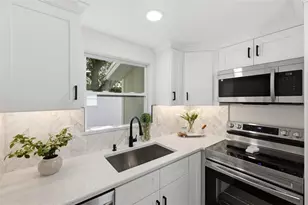 1802 Robinhood St, Sarasota, FL 34231 - Photo 7