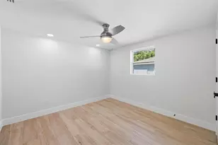 1802 Robinhood St, Sarasota, FL 34231 - Photo 11