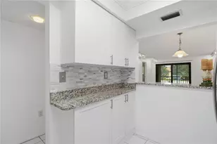 2448 Clubhouse Dr, Sarasota, FL 34232 - Photo 9
