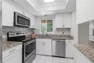 2448 Clubhouse Dr, Sarasota, FL 34232 - Photo 7
