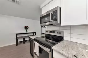 2951 Edgewood Ln, Sarasota, FL 34231 - Photo 13