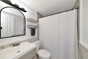2951 Edgewood Ln, Sarasota, FL 34231 - Photo 9