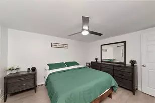 2951 Edgewood Ln, Sarasota, FL 34231 - Photo 5