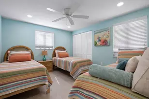 406 Bay Palms Dr, Holmes Beach, FL 34217 - Photo 25