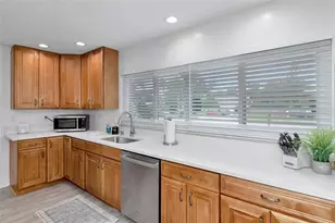 2861 Indianwood Dr, Sarasota, FL 34232 - Photo 5