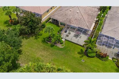 8012 Camminare Drive, Sarasota, FL 34238 - Photo 5