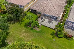 8012 Camminare Dr, Sarasota, FL 34238 - Photo 5