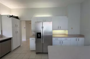 880 Chalmers Dr, Venice, FL 34293 - Photo 9
