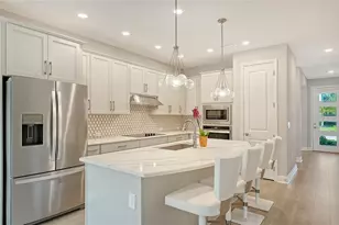 2546 Fireflag Ln, Sarasota, FL 34232 - Photo 11