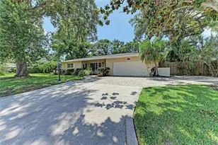 1214 21st St W, Bradenton, FL 34205 - Photo 3
